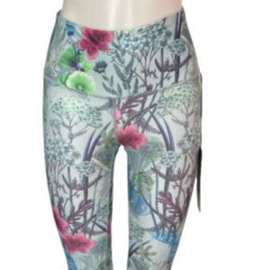 Playground luxury leggings, Margaux Grey Floral, ankle length.